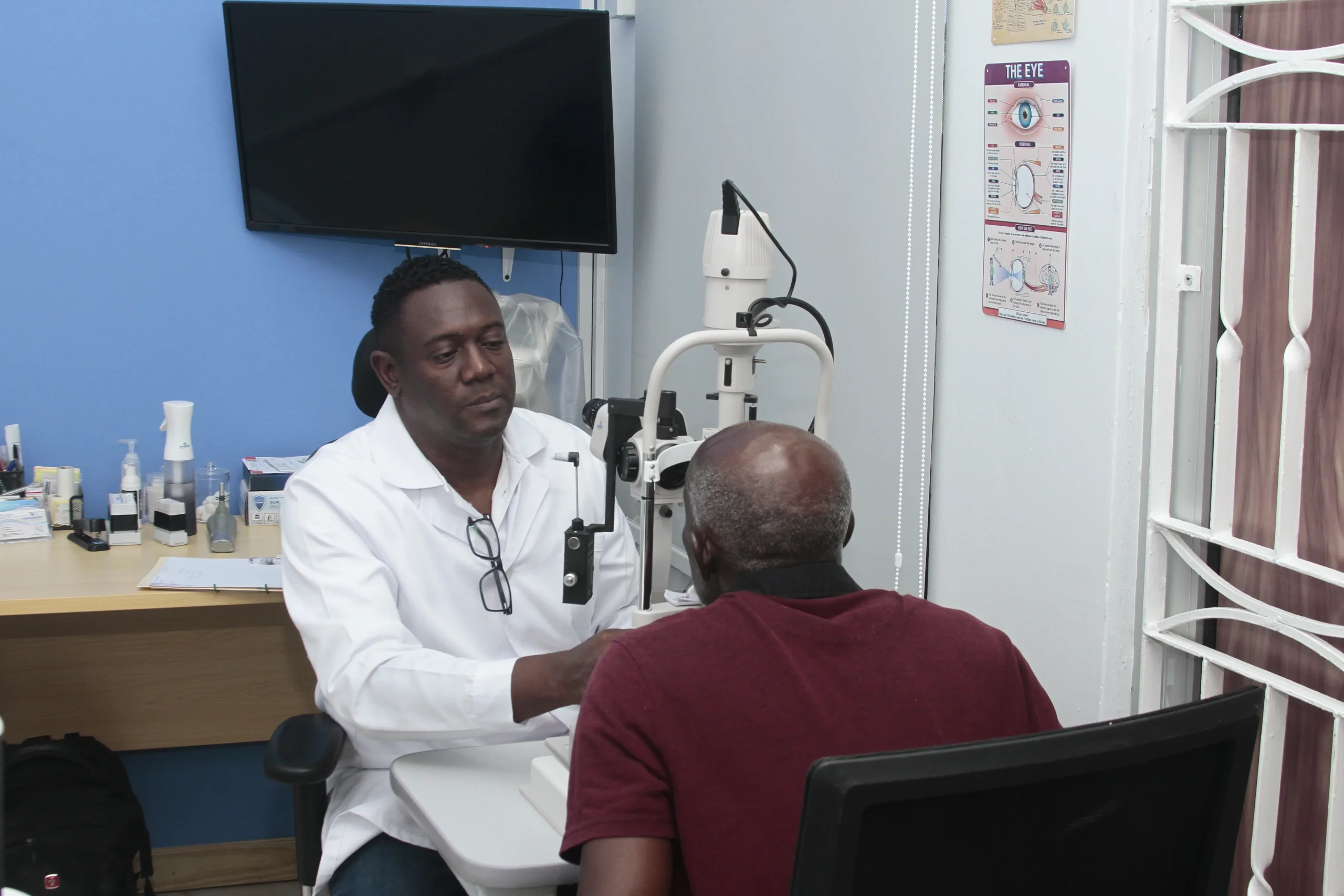 Eye examination for glasses at VistaMedics